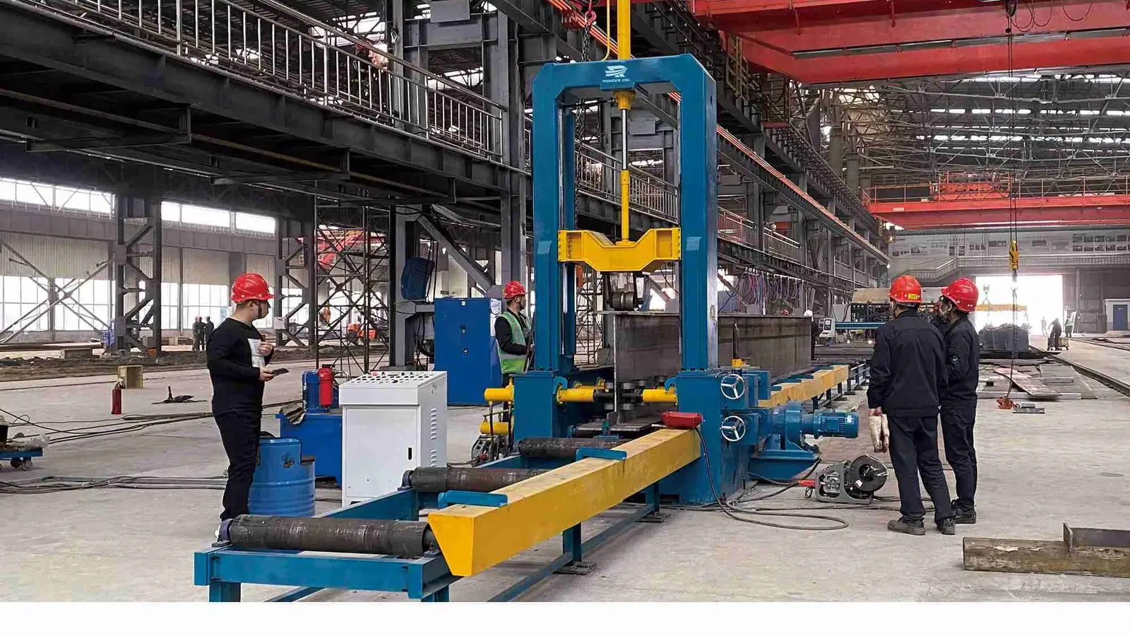 Pioneer CNC, armadora de vigas H trabajando en planta
